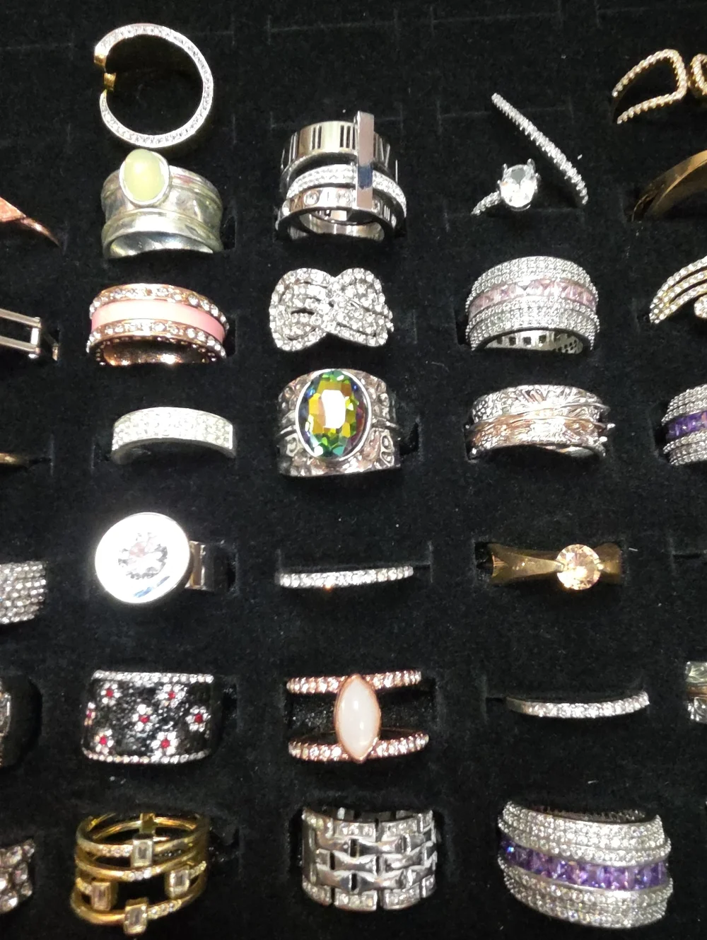 RESELLERS! LOT OF 50 HIGH QUALITY FASHION RINGS ALL IN EXCELLENT CONDITION - Picture 4 of 15